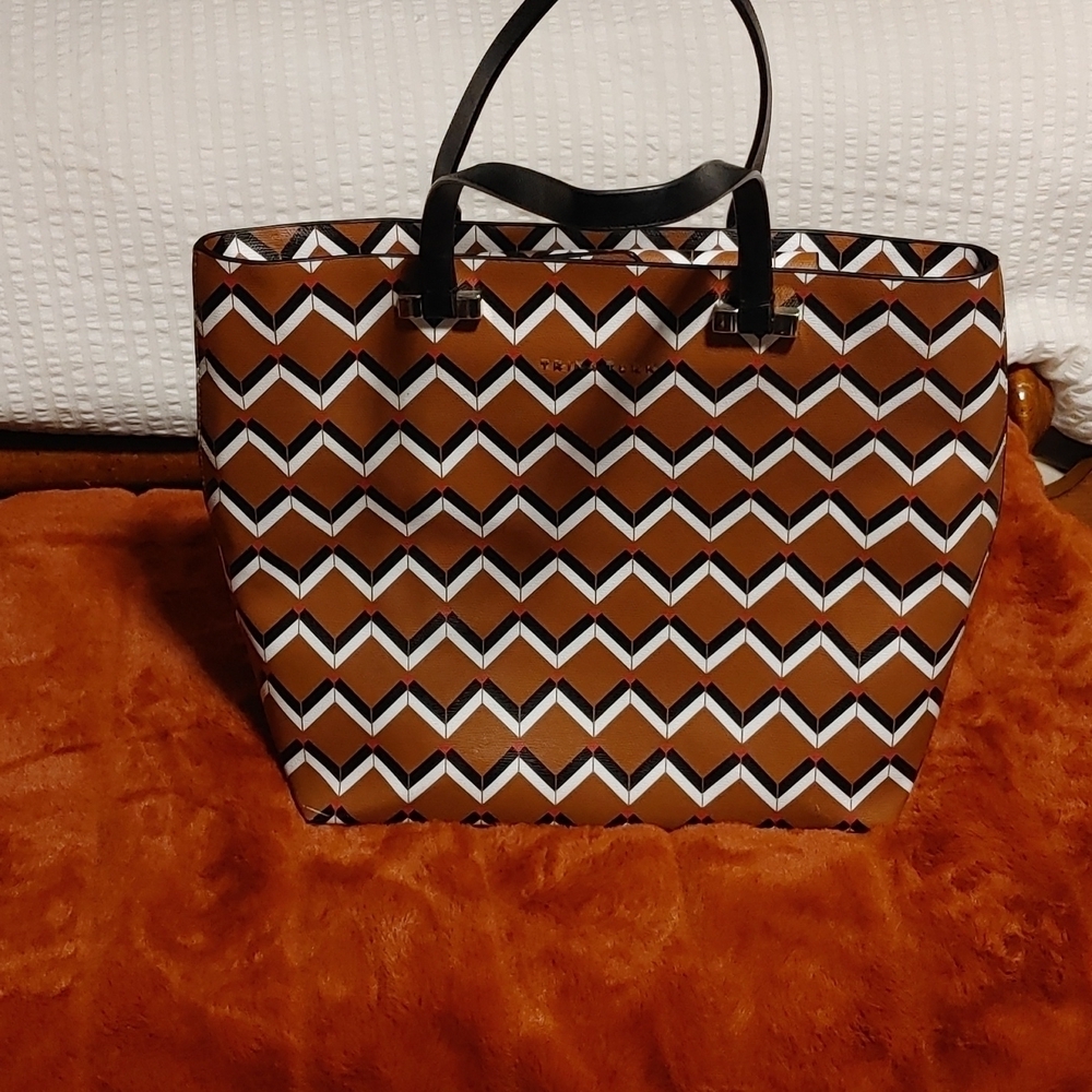 💚Trina Turk Tote bag with dust cover